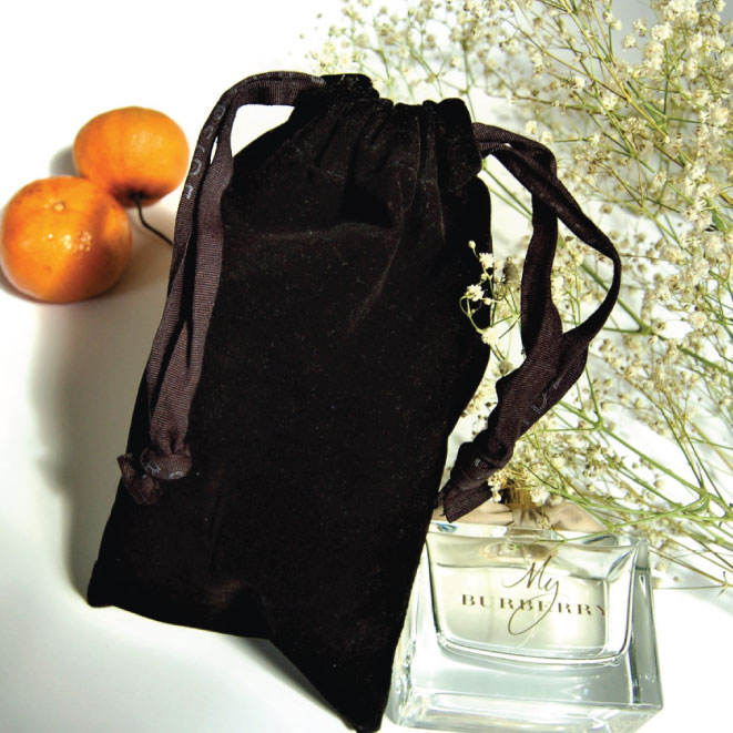 velvet-drawstring-mini-bags