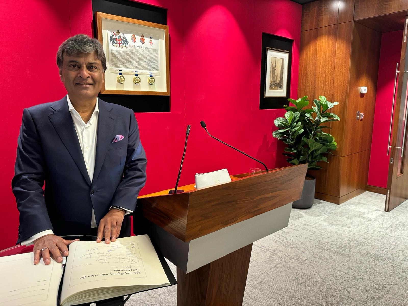 Dr.R.Sriram-at-london-stock-exchange-event