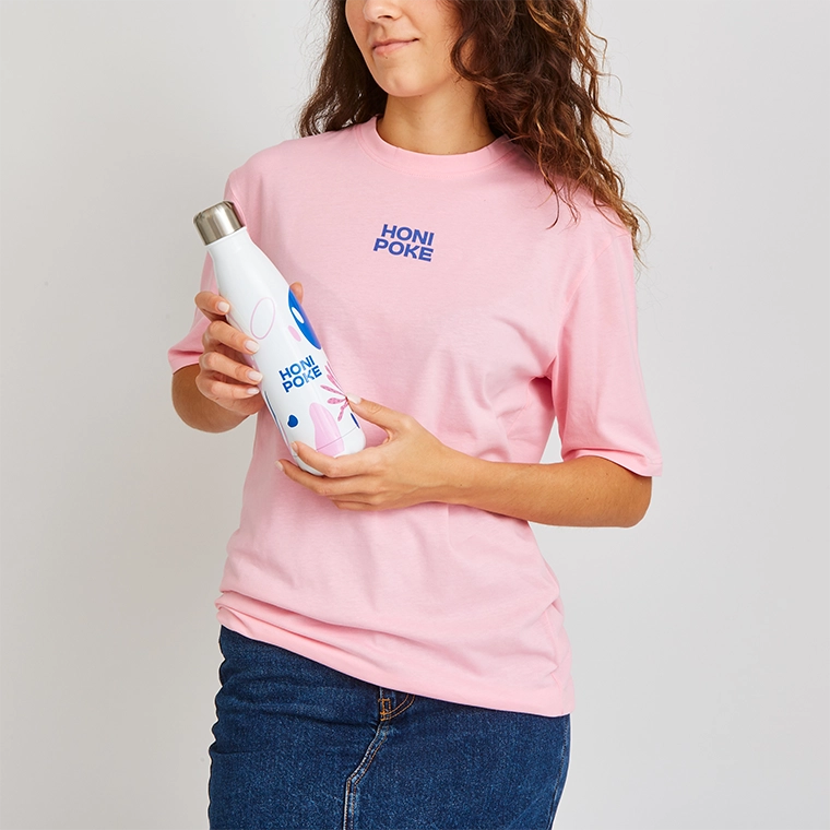 honi-poke-tees-and-white-bottle